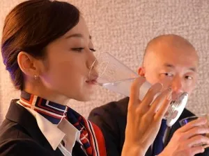 Chị họ về quê chơi tự sướng bị thằng em họ ngây ngô nhìn thấy