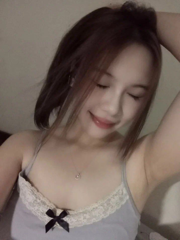 Em gái mông bự ngửa lồn cho anh họ húp cạn nước lồn
